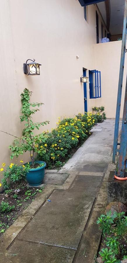 The Half House By Elmar Cabin Baguio City Ngoại thất bức ảnh